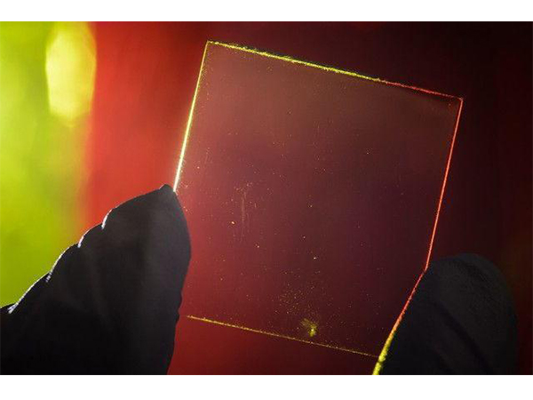 新型透明太阳能玻璃电池 让窗户为大楼供电